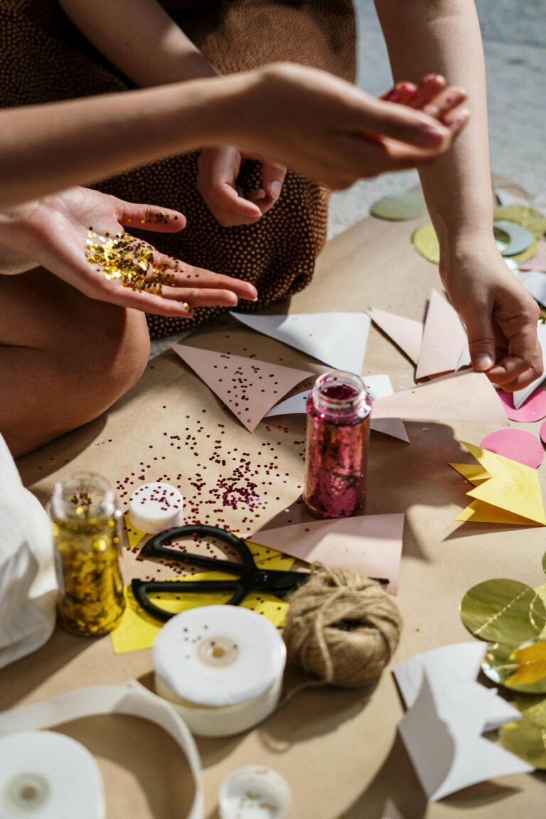 Atelier créatif avec des paillettes