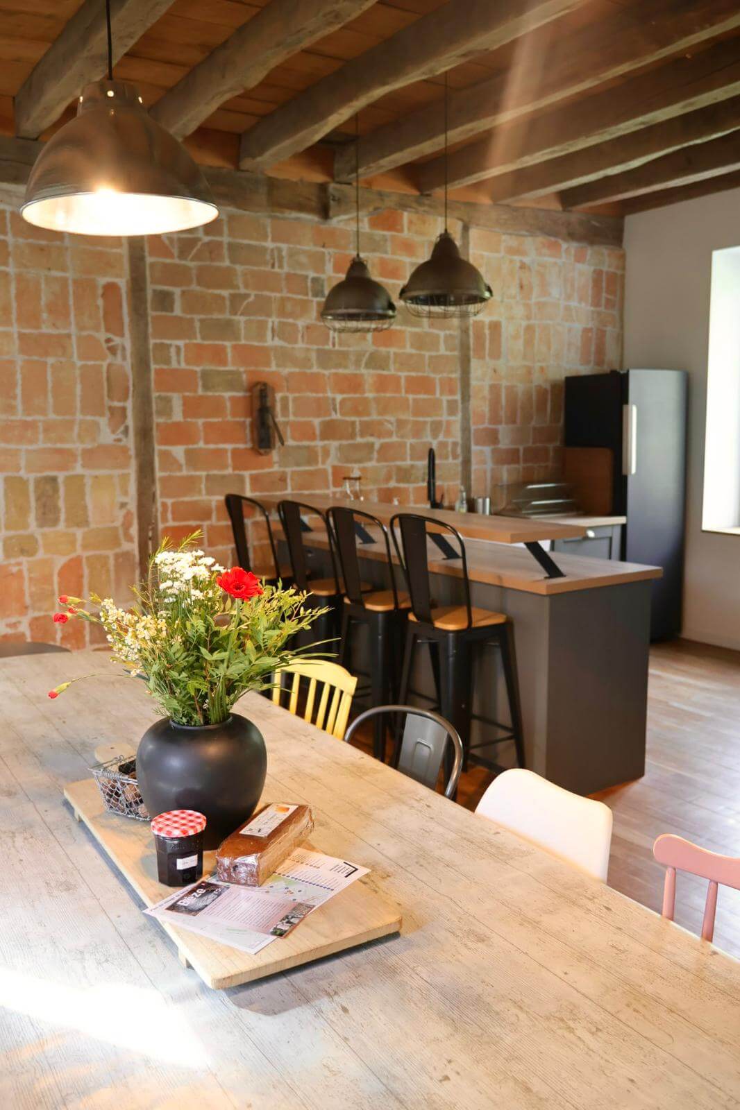 Photo de la salle à manger du gîte de Bèze